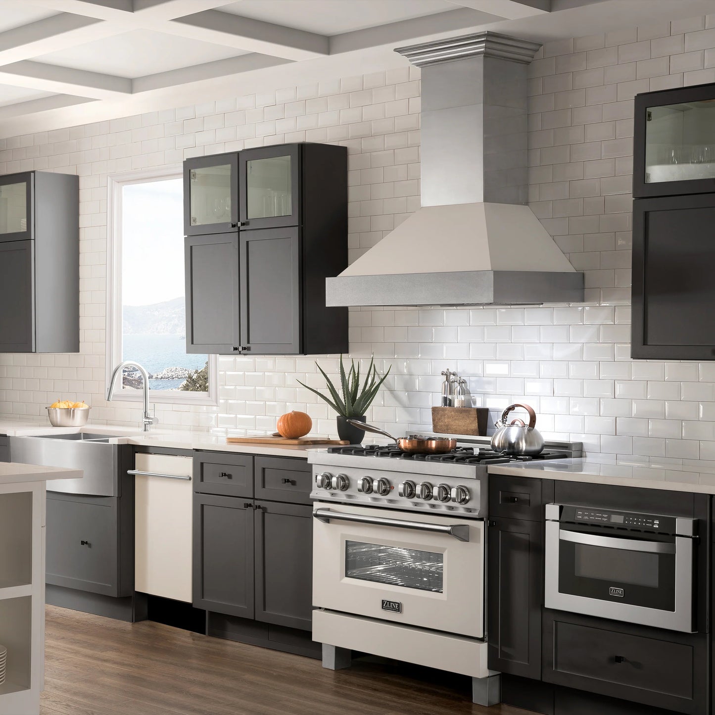 ZLINE 18" Top Dishwasher - Matte White Panel with Modern Handle