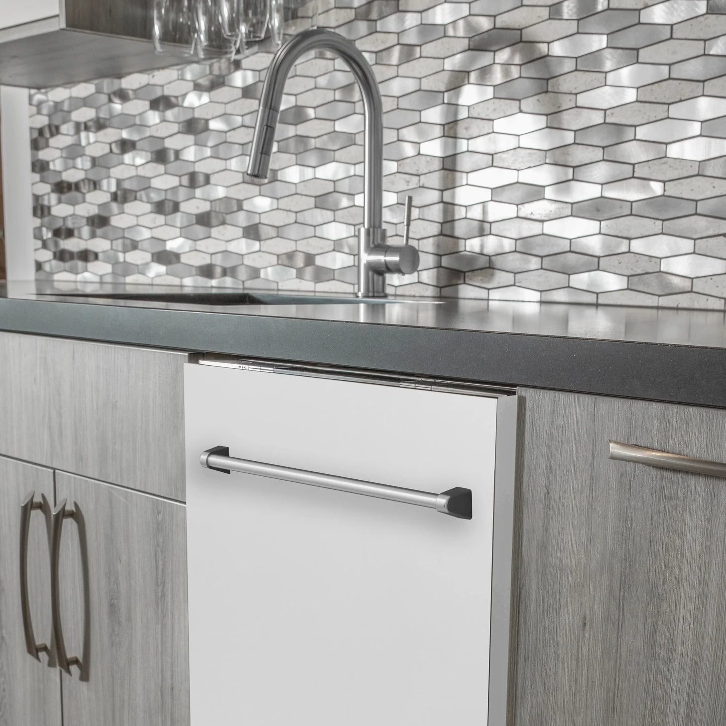 ZLINE 24" Compact Top Control Dishwasher - Matte White Panel, Traditional Handle